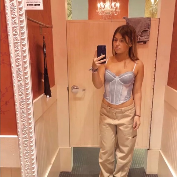 Meet your Posher, Emilie - Picture 1 of 1